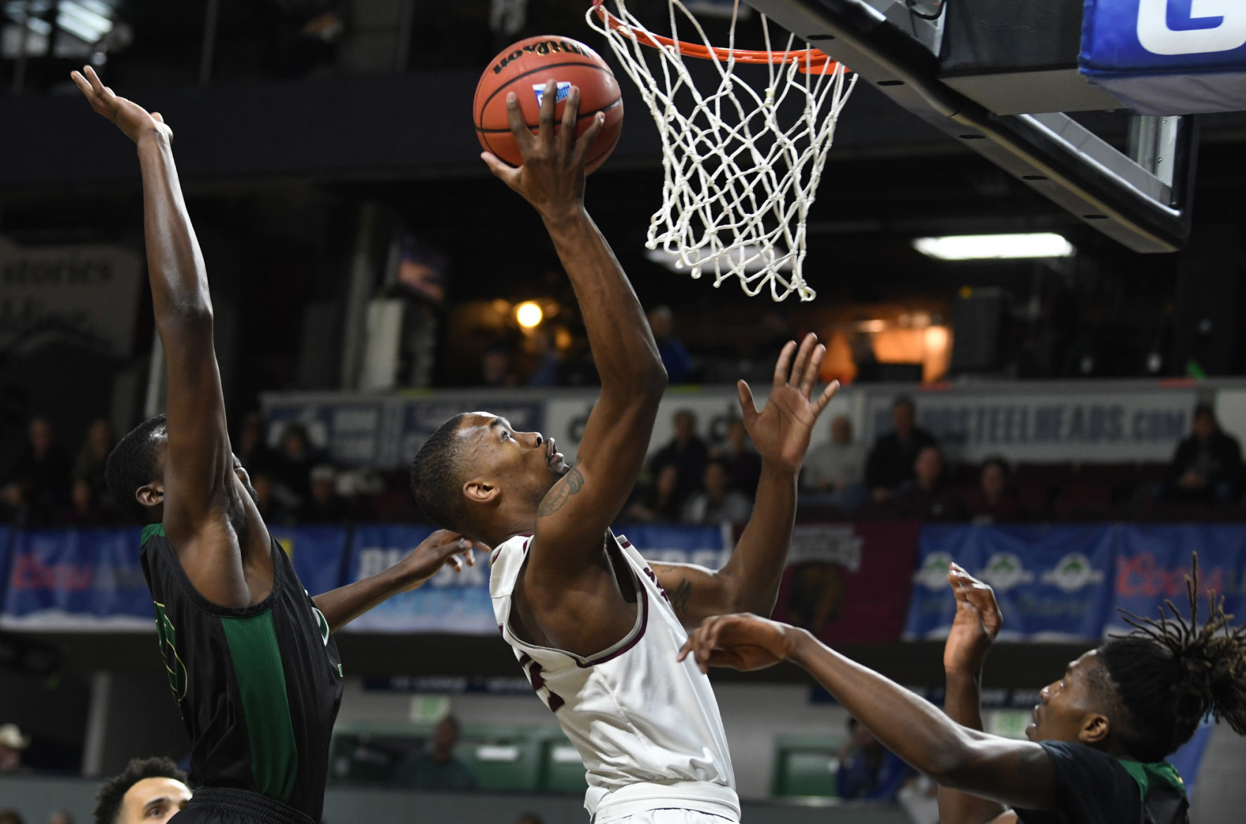 031519 montana v sac state6 kw.jpg
